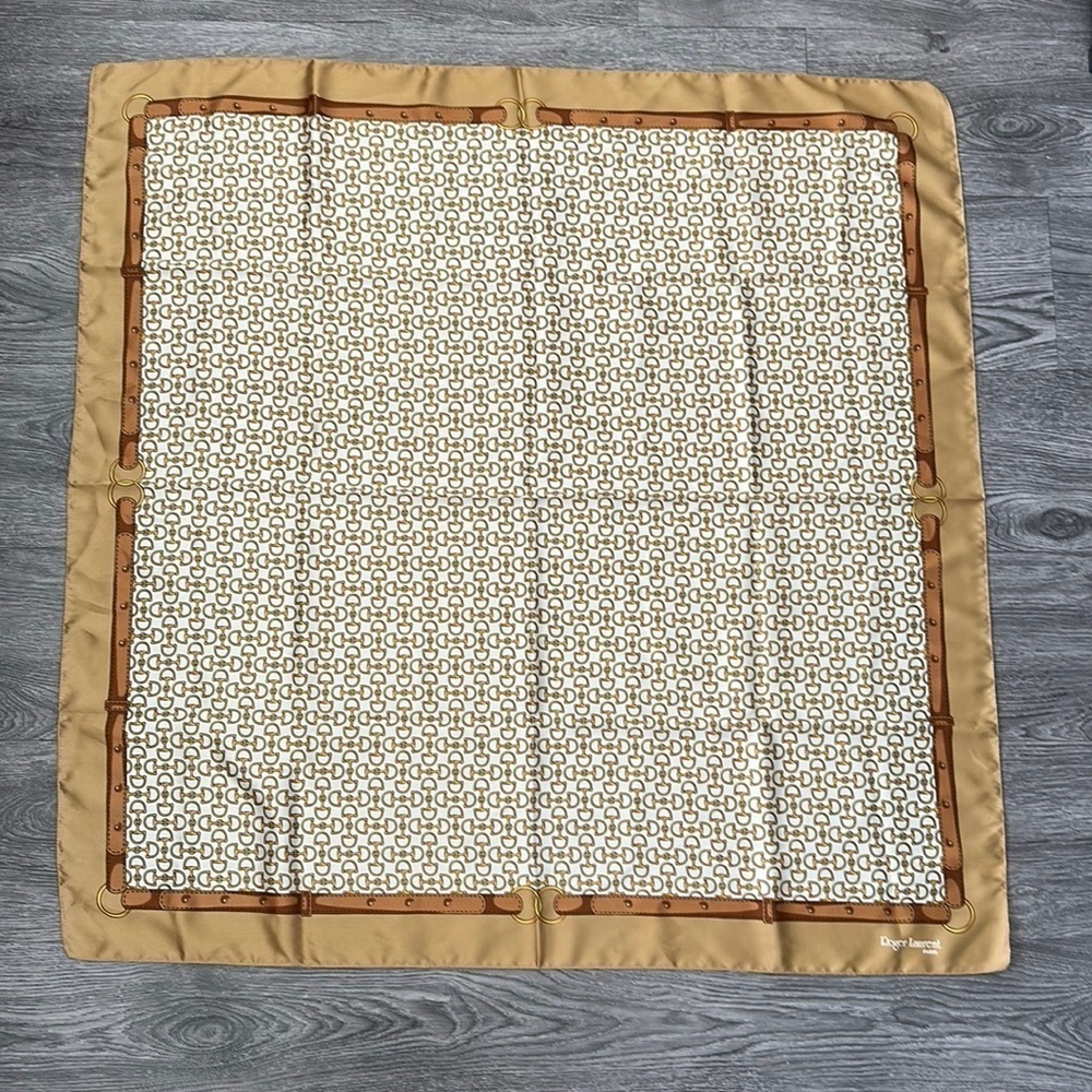Roger Laurent Scarf